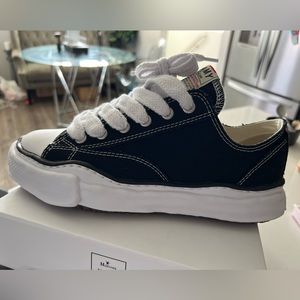 Maison Mihara BLK-WHT chunky shoe